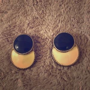 Cute vintage style clip on earrings!